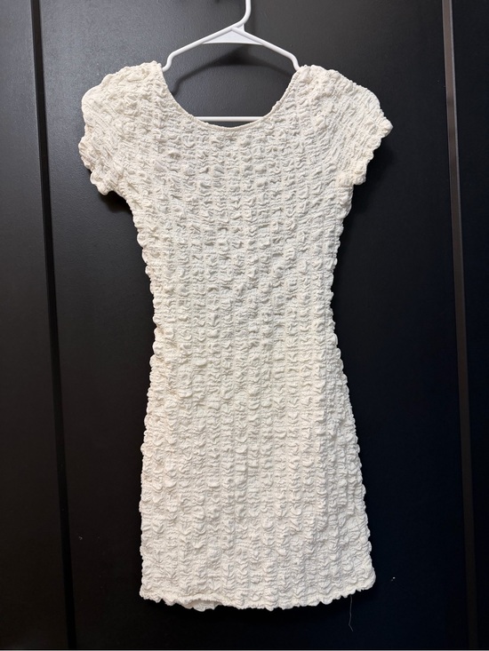 Dresses & Skirts - Women's Cream Textured Short Sleeve Bodycon Dress